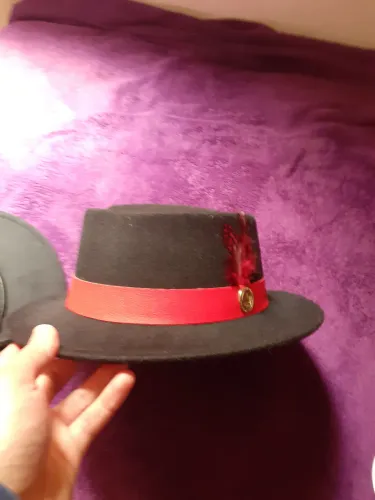 2 chapeus