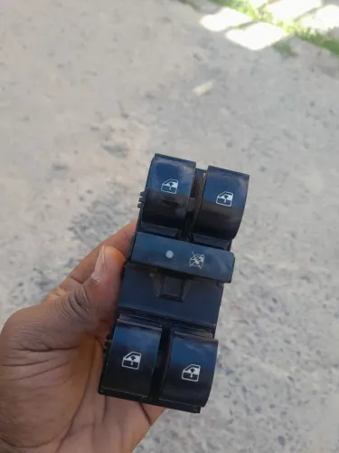 Vendo comando dos 4 vidros do Fiat palio em perfeito estado e em perfeita funcionalidade.