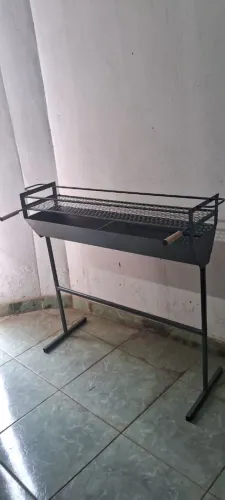 Churrasqueira pra espetinho grande 1m com grelha inox