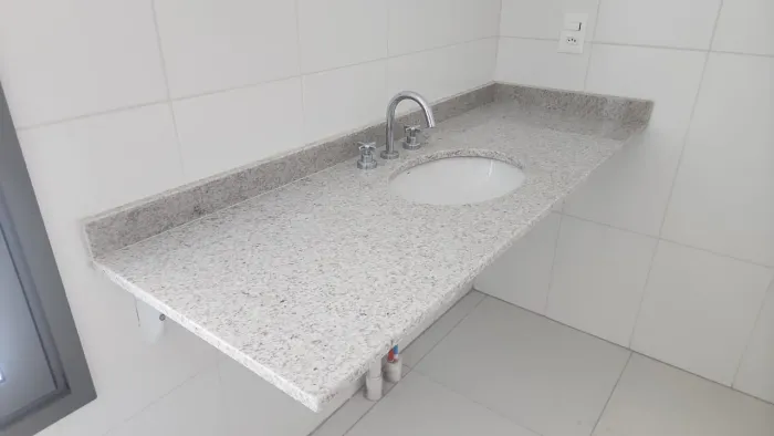 Lavatório de Granito com Torneira