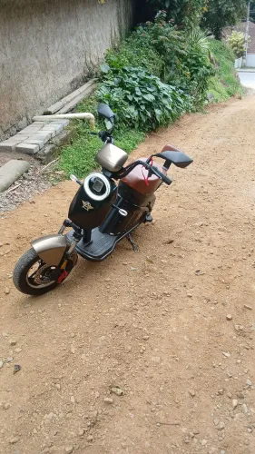 Vendo Scooter Elétrica AGR 1000W 2025 toda funcionando, elétrica OK.