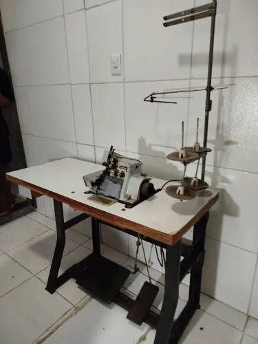 Máquina Overlock Industrial
