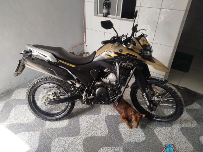 Lander 2023) moto Extra super conservada !