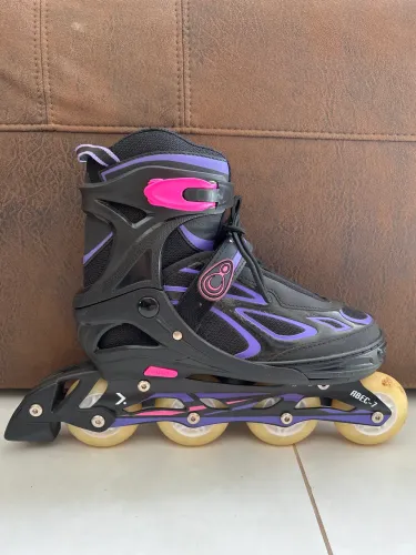 Patins Inline Preto e Roxo com Rodas de LED