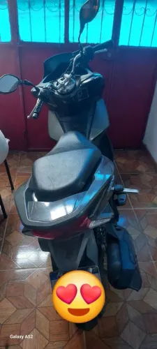 Está disponível ela