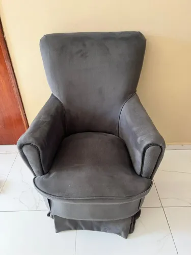 Poltrona de amamentação com balanço ( recém reformada )