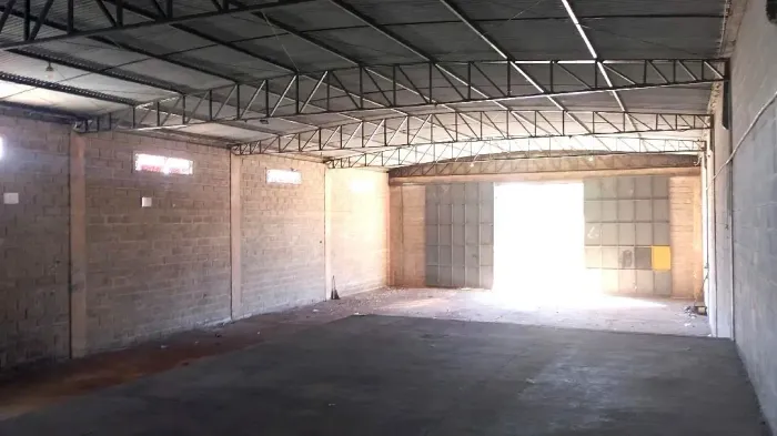 Galpão 390 m² com Mezanino - Pé-direito alto - Cedral / Washington Luís