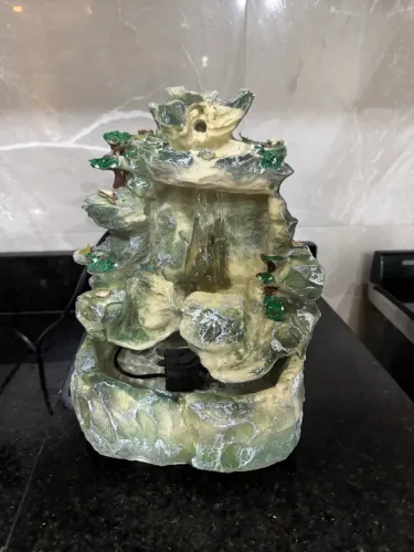Fonte Decorativa de Água em Cascata - Resina - Ideal para Ambiente Interno