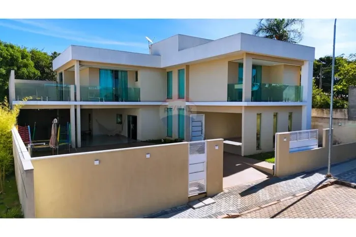 Casa com 4 Quartos e Piscina Ponte Alta Gama