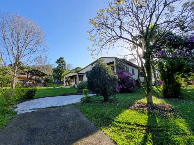 Excelente casa em sitio, disponível para venda