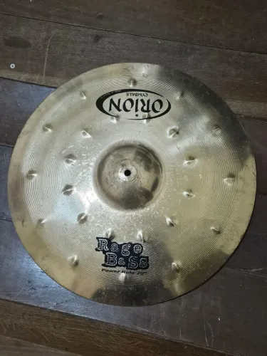Pratos de bateria
