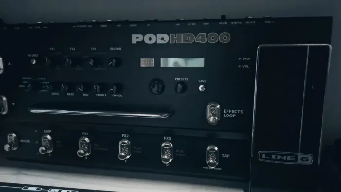 Pedaleira HD400 line6 nova