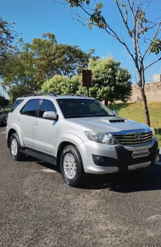 Toyota Hilux SW4 SRV D4-d 4X4 3.0 TDI Dies. AUT 2012