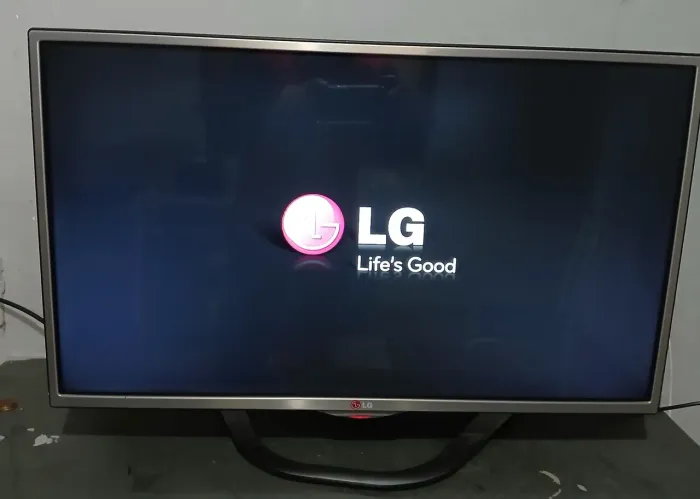 TV LG full HD 32 pokegada semi nova