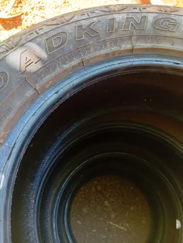Vendo pneus semi novos