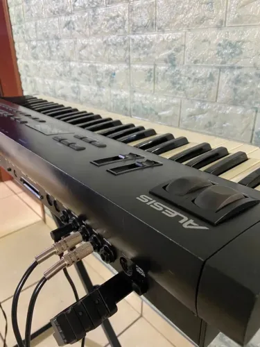 Teclado Sintetizador Profissional
