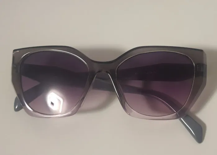 Oculos de Sol ( nunca usado)
