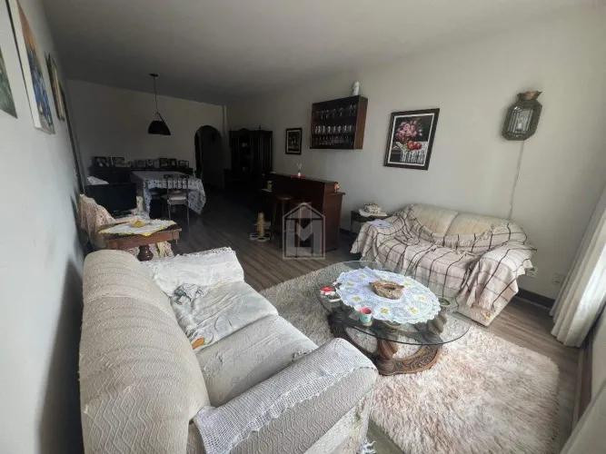 Lívia Machado Imóveis aluga apartamento mobiliado de 3 quartos na Praia do Canto