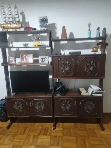Vende estante de madeira 550.00 reais não entrego e pagamento em dinheiro