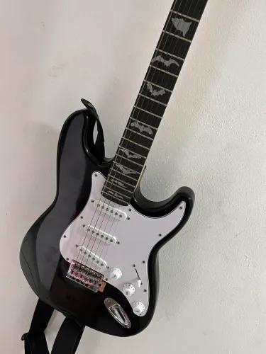 GUITARRA STRATO PRETA PRONTA PRA TOCAR! ?