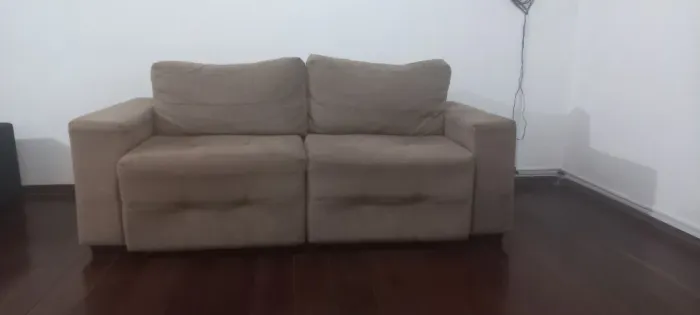 SOFÁ 2 LUGARES RETRÁTIL COR: TABACO SUPER CONFORTÁVEL