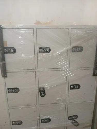 Vendo armários guarda volumes