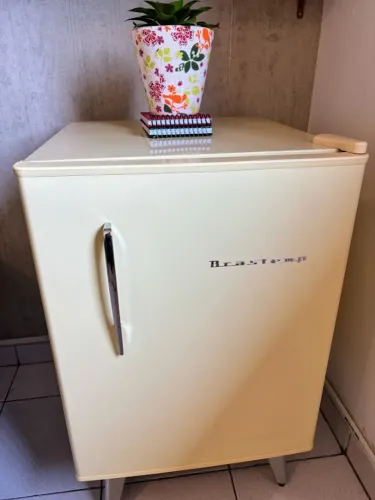 Frigobar Brastemp Retrô 76L 110V - Amarelo/Marfim - Excelente Estado