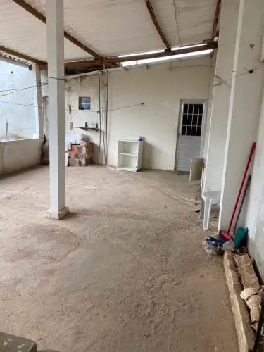 Alugo uma casa