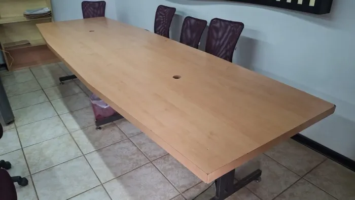 Mesa de reunião perfeito estado