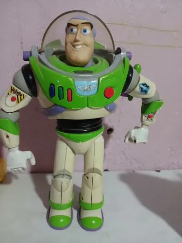 Boneco buzz Lightyear 