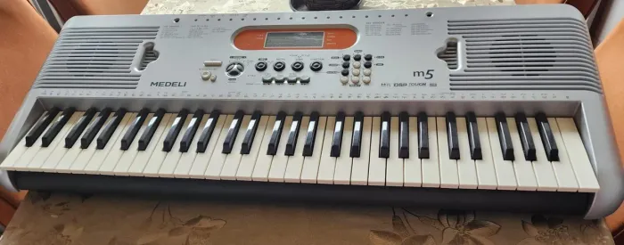 Teclado musical Medeli M5