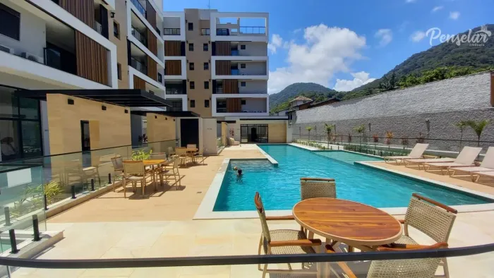 Ubatuba - Apartamento alto padrão com 2 suítes e lazer completo : Pé na areia