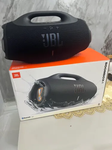 Vendo boombox 4 zera com nota