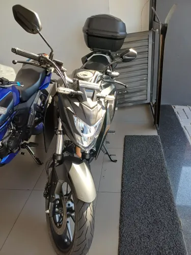 CB 300 Twister seminova R$ 25990