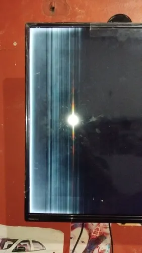 Vendo tv com avaria pra aproveitar as peças