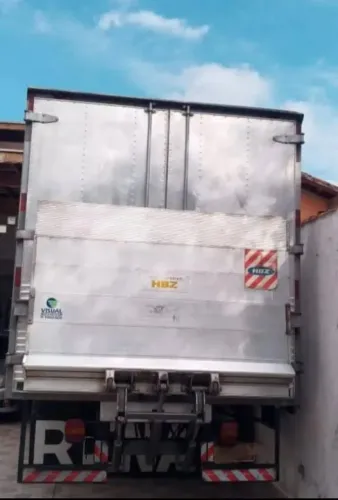 Vende-se plataforma hidráulica 