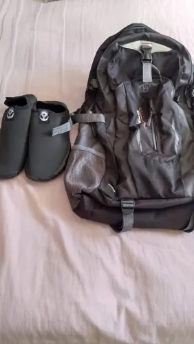 Mochila e sapato antiderrapante