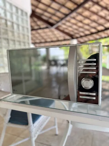 Microondas LG espelhado