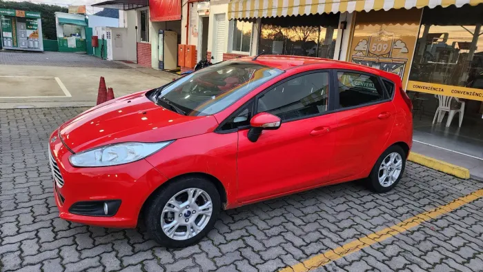 Ford Fiesta 1.6 16V Flex Aut. 5P 2015