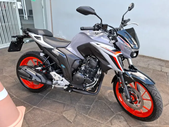 YAMAHA FZ25 250 connect 2026. Veículo com baixa quilometragem.