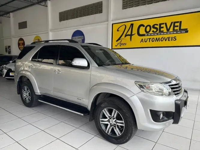 Toyota Hilux SW4 SR 4X2 2.7/ 2.7 Flex 16V Aut. 2013