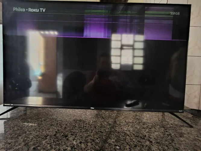 Philco Smart TV Roku 50" com defeito na tela.<br><br>Full HD com defeito