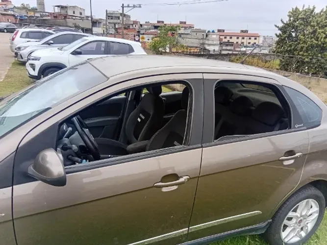 Fiat Grand Siena Essence Dual. 1.6 Flex 16V 2014