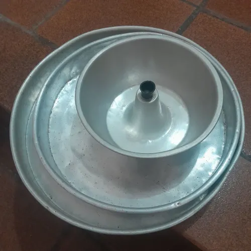 Conjunto com três assadeiras para retirada no bairro da Penha SP