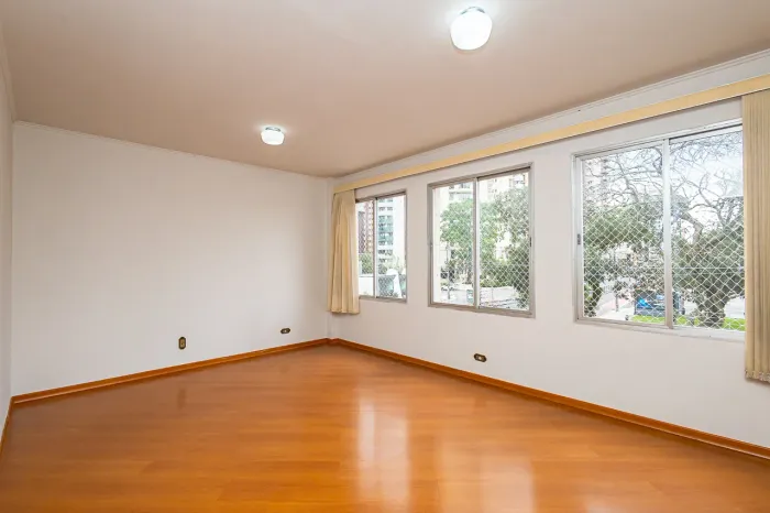 Apartamento à venda com 2 suítes no Juvevê R$650.000