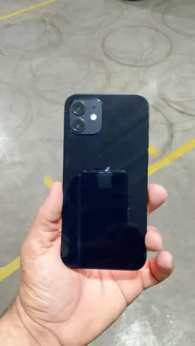 Vendo este celular iPhone 12
