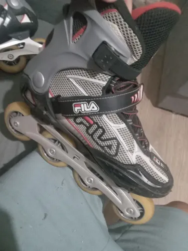 PATINS FILA ABEC 7 TEM ALGUNS ARRANHÕES E DETALHES GASTOS,MAS ESTA EM OTIMO ESTADO VALOR