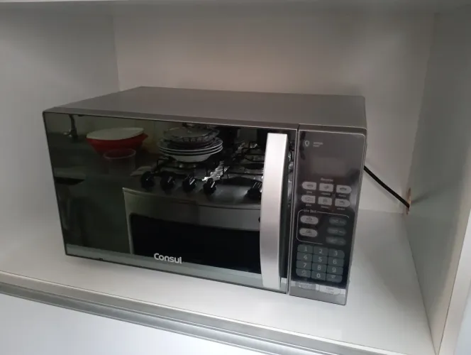 Microondas Consul inox 20 litros (Liga, mas não esquenta)