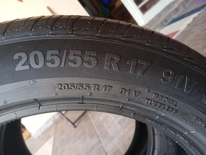 Vendo 2 pneus continental 205/55/17 com 90% d borracha 