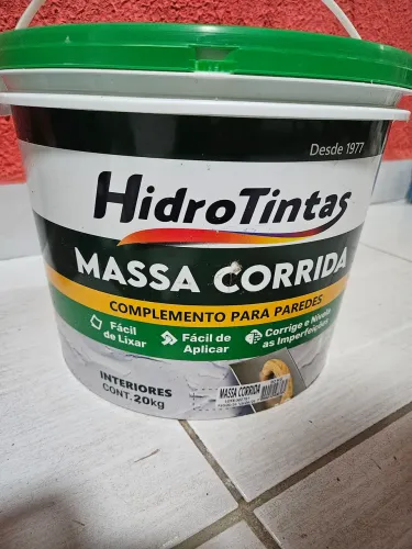 Massa corrida e tinta